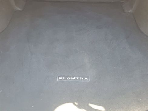 Used 2023 Hyundai Elantra SE image 8