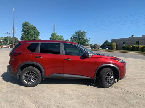 Used 2023 Nissan Rogue S AWD/4WD image 9