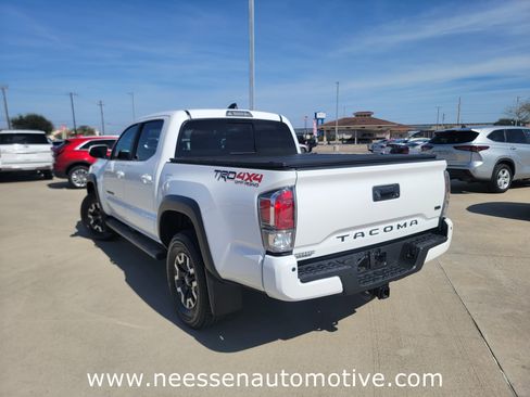 Used 2022 Toyota Tacoma TRD Off-Road w/ Technology Package image 5