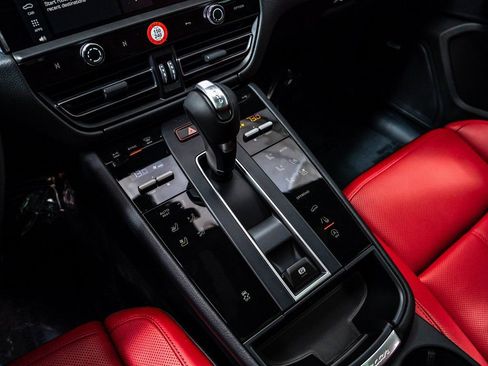 New 2026 Porsche Macan AWD/4WD image 19