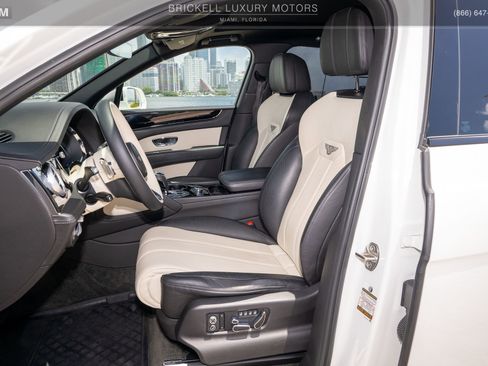 Used 2021 Bentley Bentayga Plug-In Hybrid AWD/4WD image 5