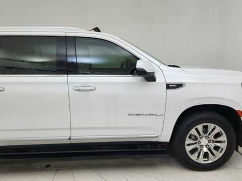 Used 2022 GMC Yukon XL Denali AWD/4WD image 8
