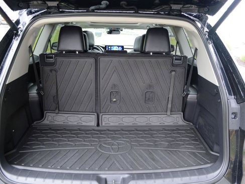 Used 2024 Toyota Grand Highlander AWD image 16