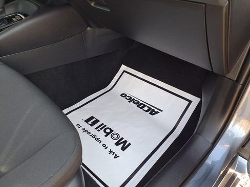 Used 2025 Toyota Corolla LE image 79