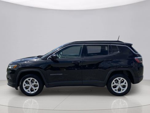 Used 2024 Jeep Compass Latitude AWD/4WD image 5