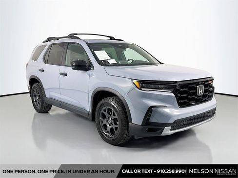 Used 2023 Honda Pilot TrailSport image 3