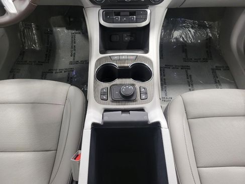 Used 2023 GMC Acadia SLT AWD/4WD image 17