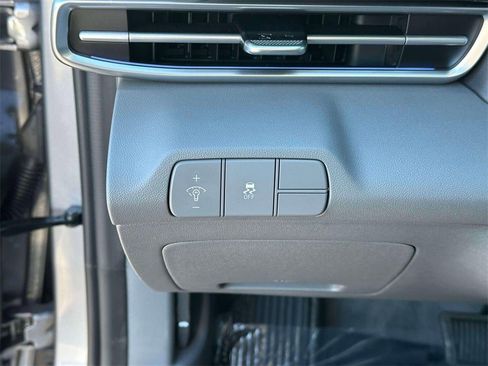 Used 2025 Hyundai Elantra SEL image 19