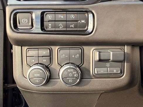 Used 2025 GMC Yukon XL AT4 Ultimate AWD/4WD image 23