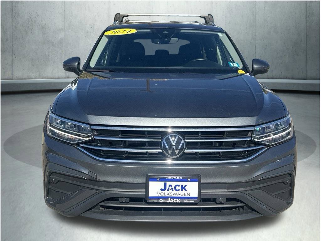 Used 2024 Volkswagen Tiguan SE AWD/4WD image 9