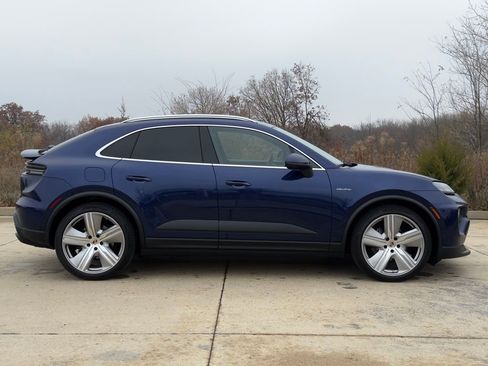 Used 2024 Porsche Macan 4 Electric image 14