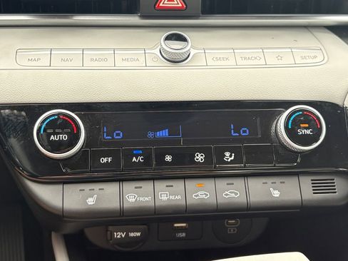 Used 2025 Hyundai Elantra Limited FWD image 29