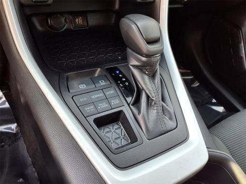 Used 2024 Toyota RAV4 LE image 22