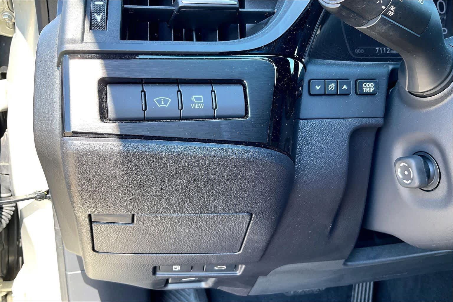 Used 2024 Lexus ES 300h Ultra Luxury w/ Accessory Package (Z2) FWD image 33