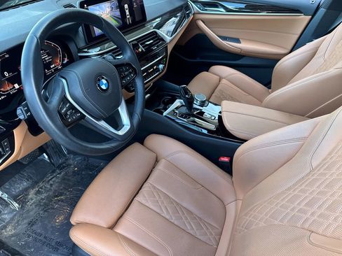 Used 2023 BMW 530i w/ Convenience Package image 9