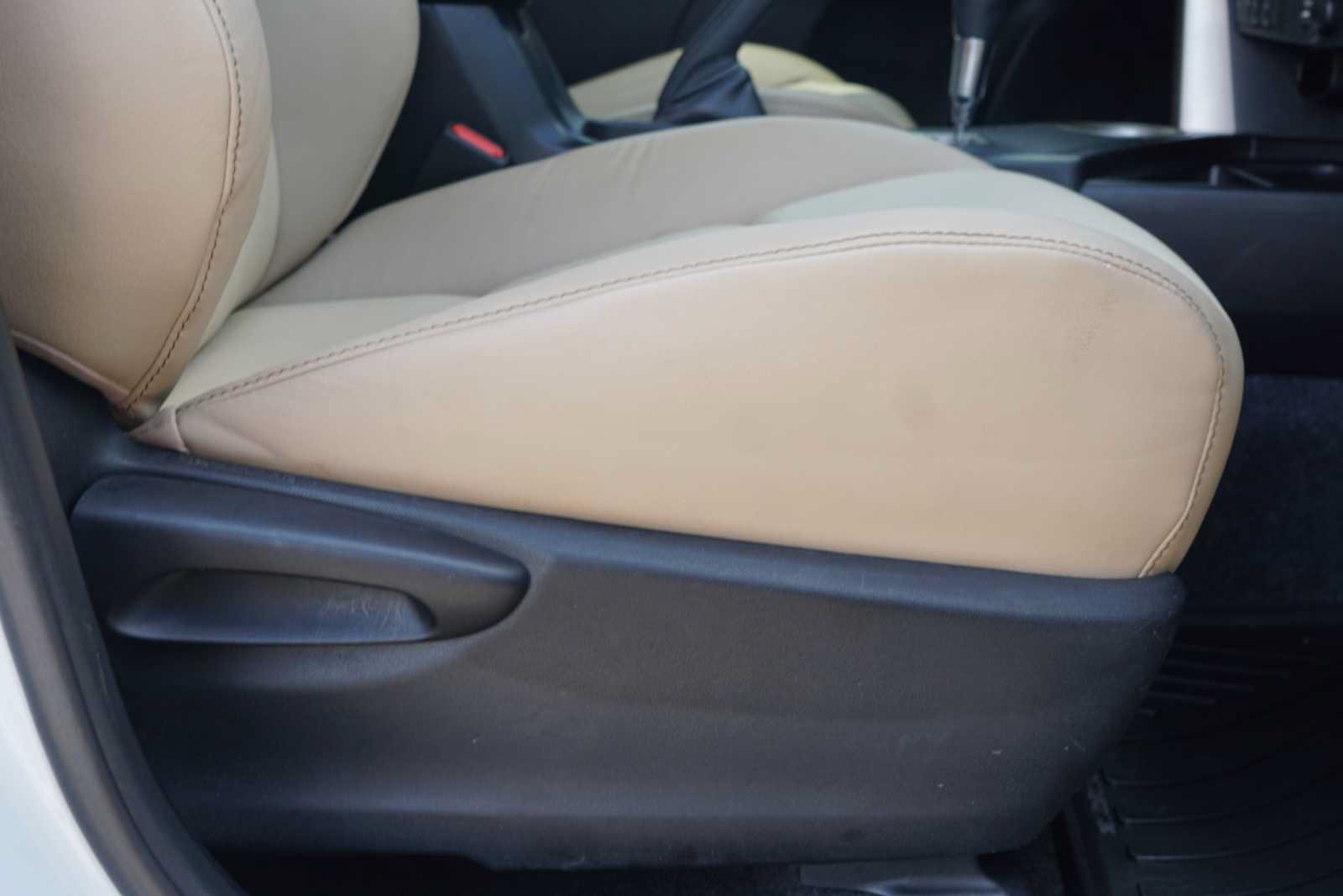 Used 2015 Toyota RAV4 Limited w/ Technology Package FWD image 25