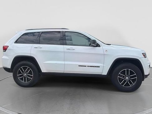 Used 2017 Jeep Grand Cherokee Trailhawk w/ Trailhawk Luxury Group AWD/4WD image 2