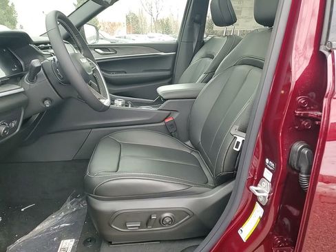 New 2025 Jeep Grand Cherokee Limited w/ Luxury Tech Group II image 22