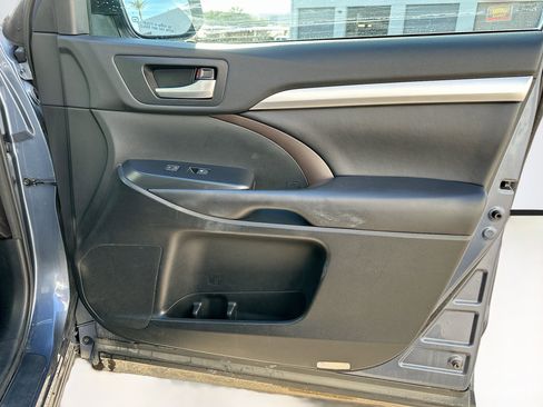 Used 2018 Toyota Highlander XLE image 35
