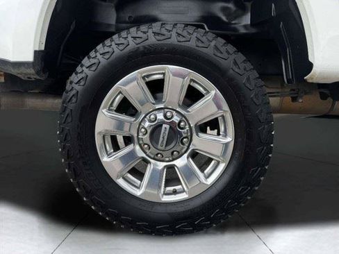 Used 2022 Ford F250 Platinum w/ FX4 Off-Road Package AWD/4WD image 54