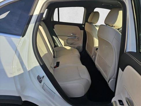 Used 2025 Mercedes-Benz GLA 250 4MATIC image 11