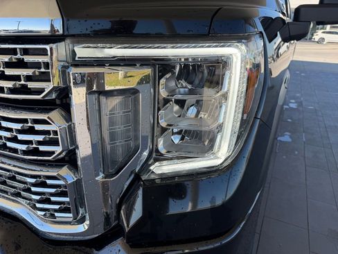 Used 2021 GMC Sierra 3500 Denali w/ Denali Black Diamond Edition image 17