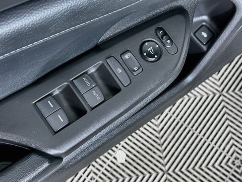 Used 2019 Honda Civic Touring image 18