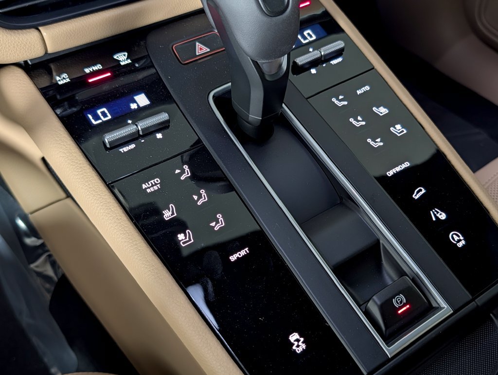 New 2026 Porsche Macan AWD/4WD image 34