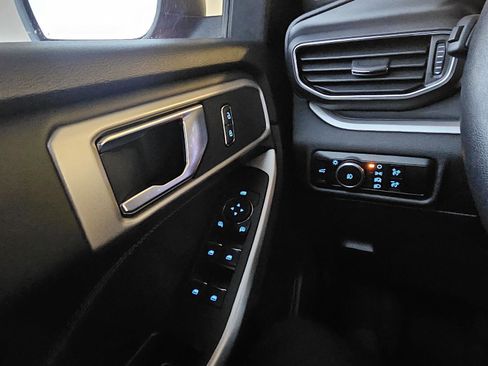 Used 2024 Ford Explorer XLT w/ Equipment Group 202A image 24