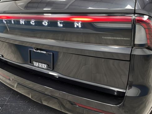 Used 2025 Lincoln Navigator L Reserve AWD/4WD image 41