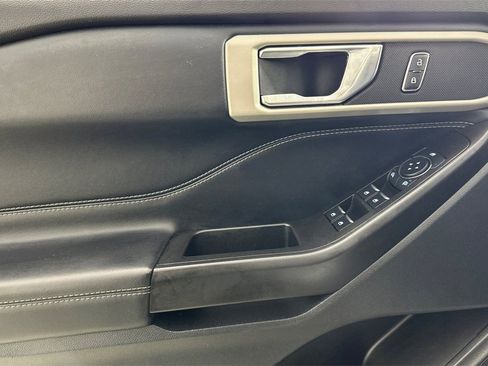 Used 2020 Ford Explorer XLT w/ Equipment Group 202A image 11