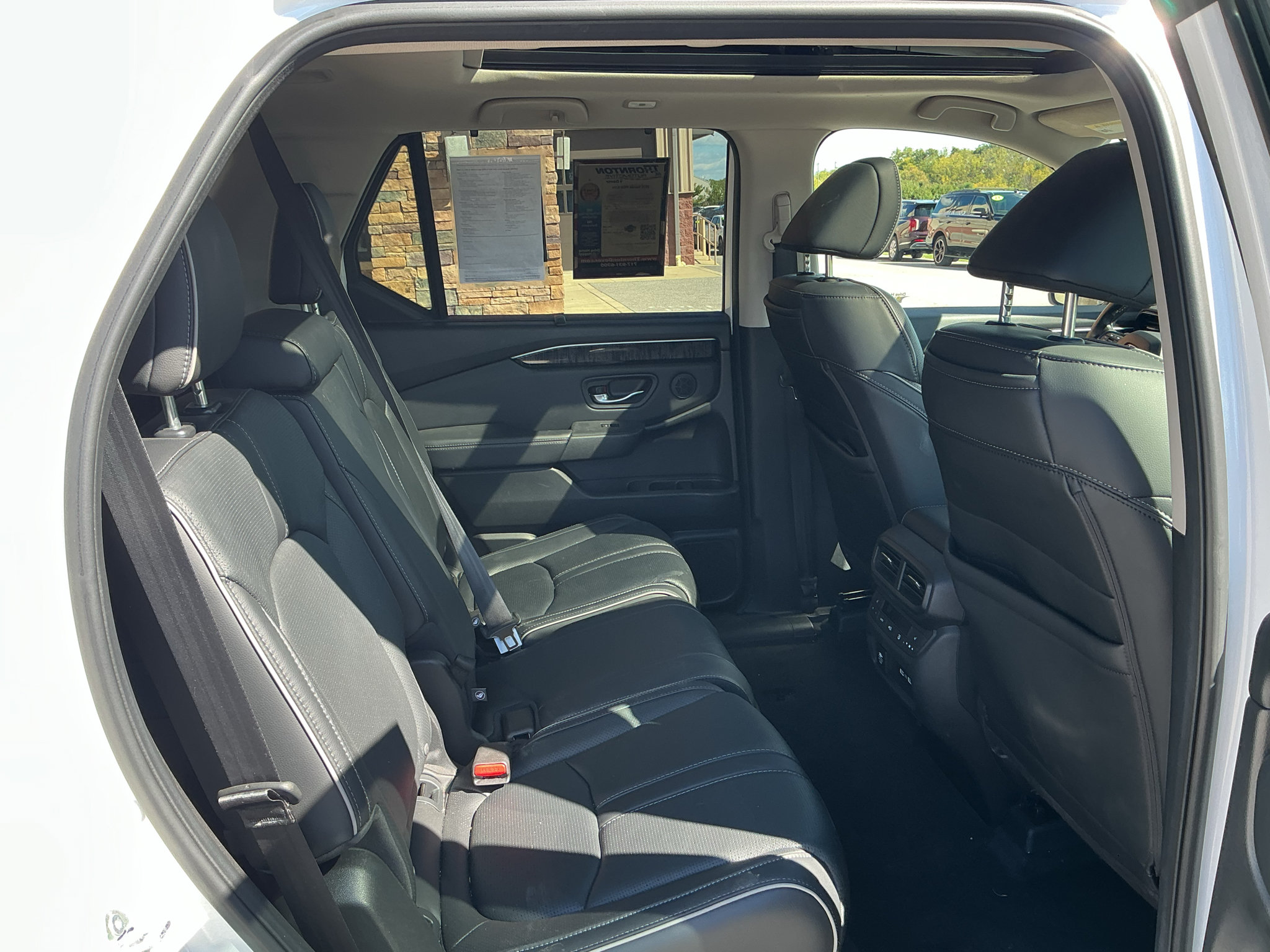 Used 2023 Honda Pilot Elite image 25