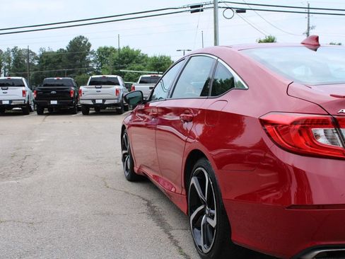 Used 2018 Honda Accord Sport image 32