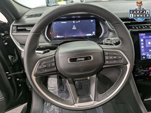 Used 2025 Jeep Grand Cherokee Altitude AWD/4WD image 20