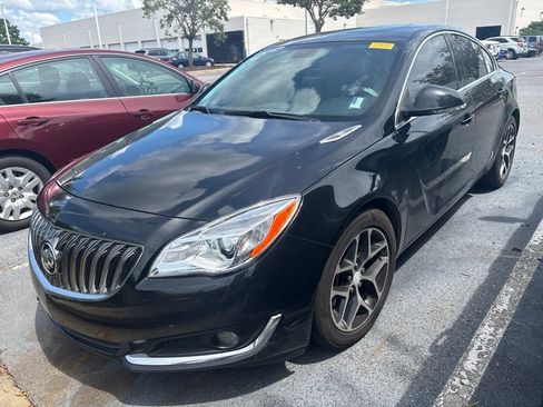 Used 2017 Buick Regal Sport Touring FWD image 1