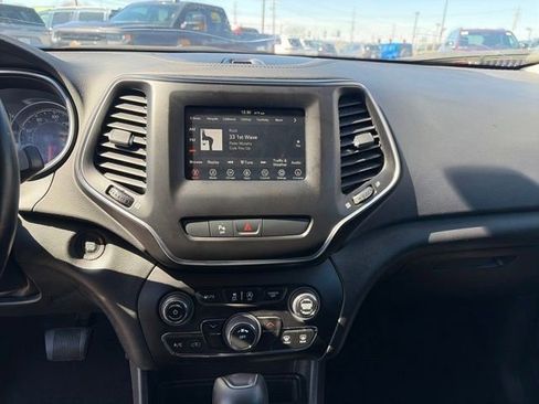 Used 2020 Jeep Cherokee Latitude Plus w/ Cold Weather Group FWD image 52