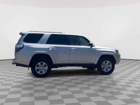 Used 2014 Toyota 4Runner SR5 AWD/4WD image 9