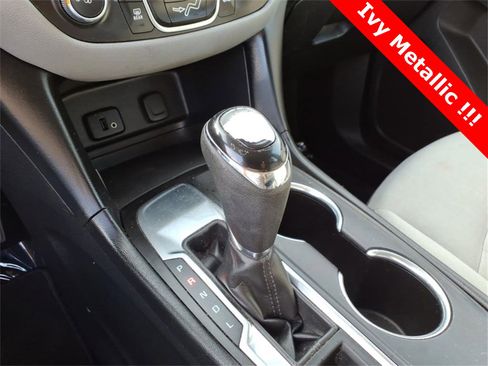 Used 2018 Chevrolet Equinox LS image 19