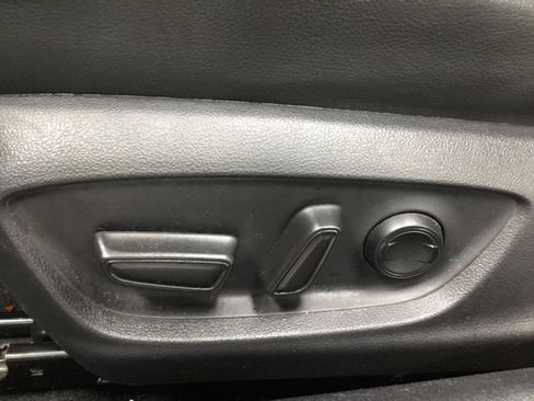Used 2019 Toyota Camry SE FWD image 7