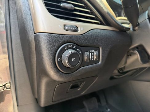 Used 2017 Jeep Cherokee Latitude w/ Safety/Convenience Group AWD/4WD image 24