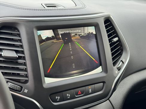 Used 2023 Jeep Cherokee Altitude Lux image 26