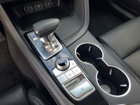 Used 2025 Genesis G70 2.5T RWD image 23