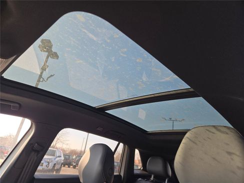 Used 2025 Volkswagen Tiguan SEL R-Line image 29