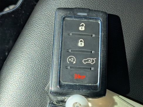 Used 2023 Jeep Grand Cherokee L Limited w/ Black Appearance Package image 34