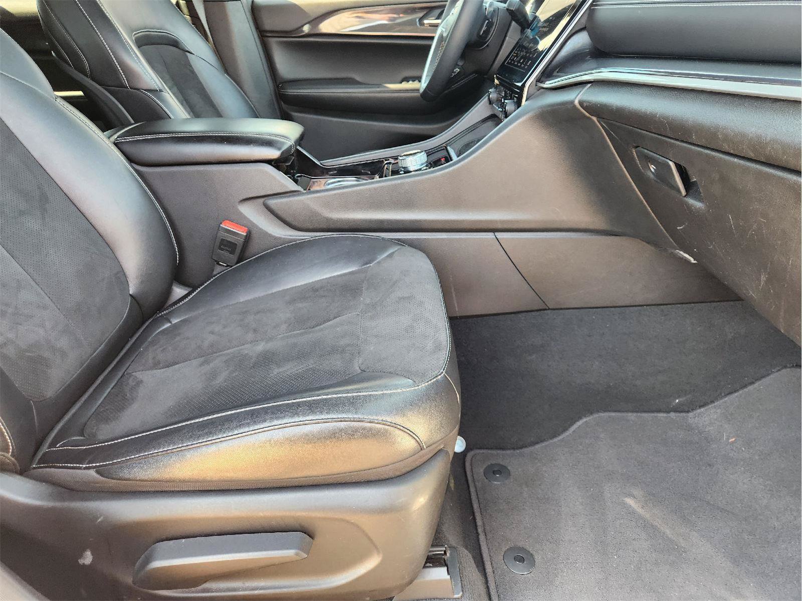 Used 2023 Jeep Grand Cherokee L Laredo AWD/4WD image 14