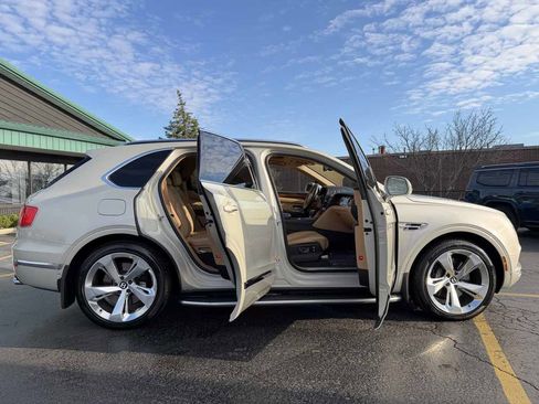 Used 2018 Bentley Bentayga image 8