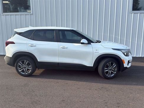 Used 2023 Kia Seltos LX AWD/4WD image 8
