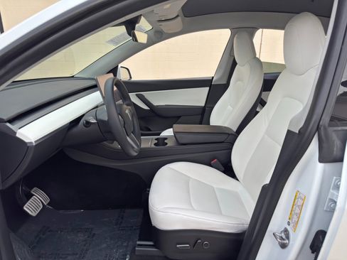 Used 2022 Tesla Model Y Performance AWD/4WD image 17