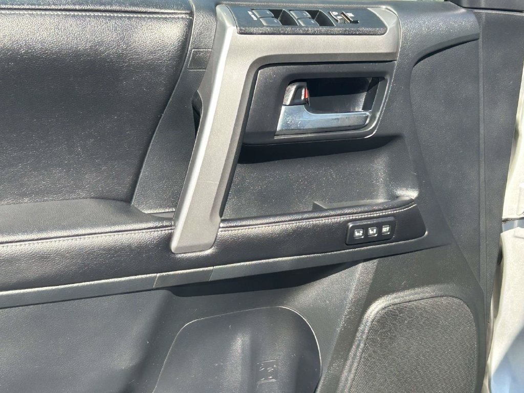 Used 2015 Toyota 4Runner Limited AWD/4WD image 18