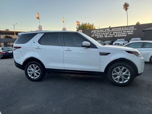 Used 2017 Land Rover Discovery SE image 23